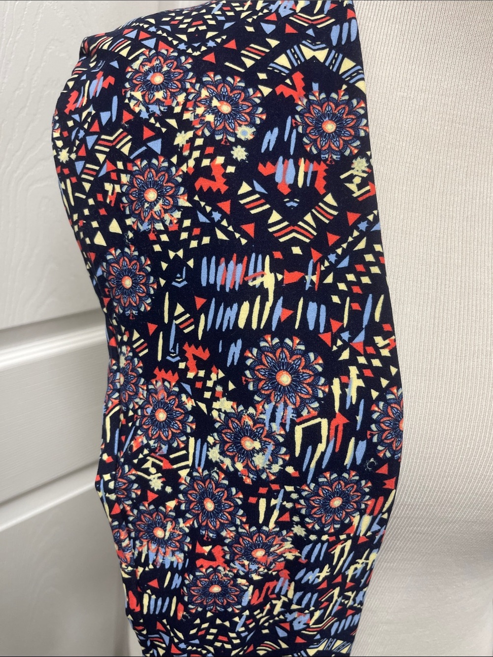 LuLaRoe New OS One Size Blue Geometric Leggings NWT - Picture 2 of 5